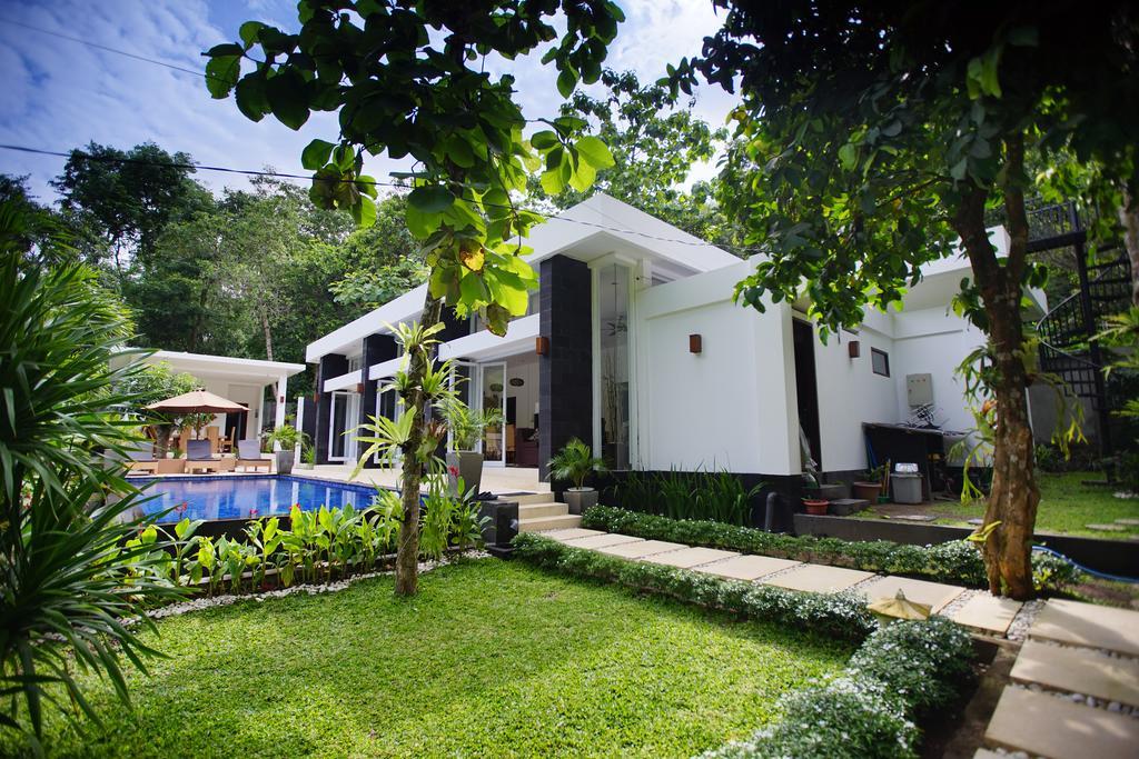 Narvik Villa Lombok Exterior photo
