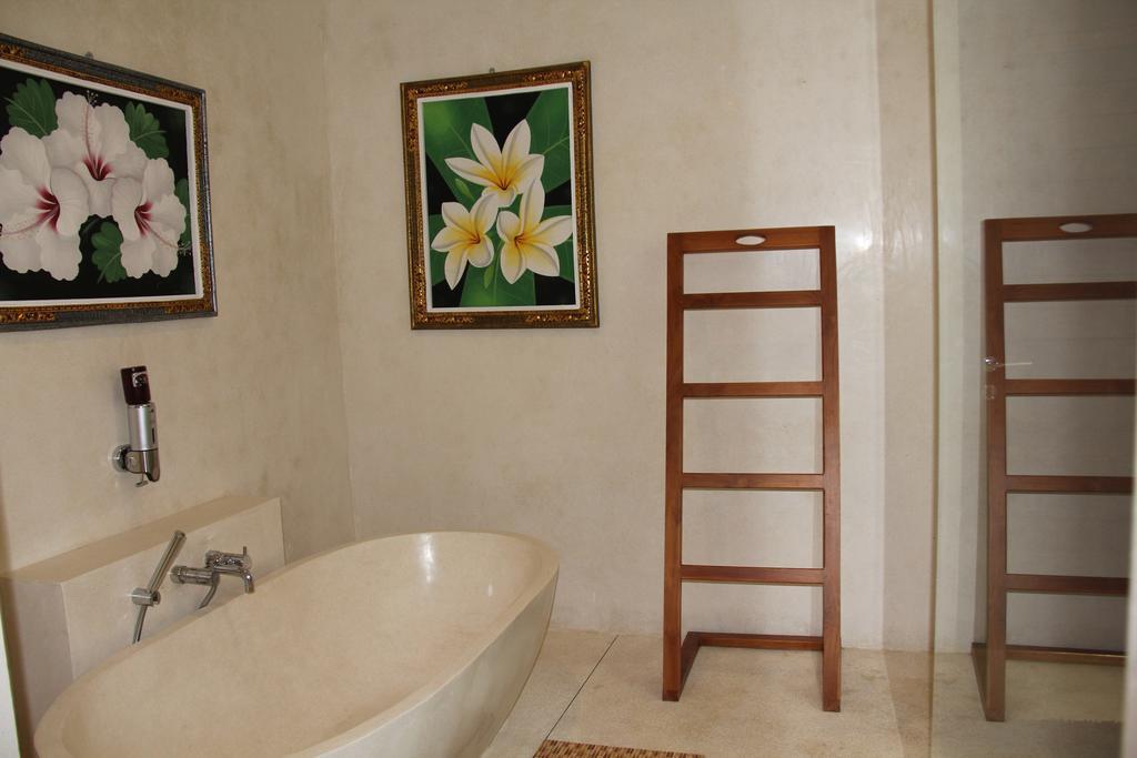 Narvik Villa Lombok Exterior photo